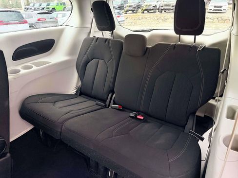 Used 2023 Chrysler Voyager LX FWD image 10