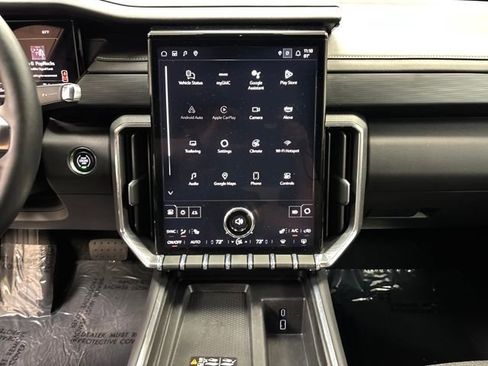 Used 2025 GMC Acadia Elevation image 18