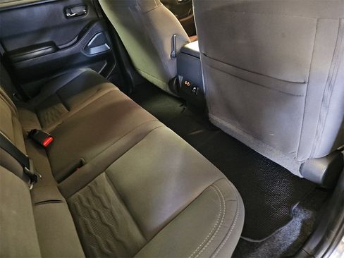 Used 2024 Nissan Frontier SV w/ SV Convenience Package image 11