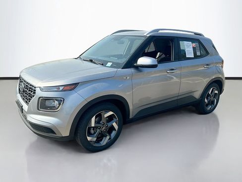 Used 2023 Hyundai Venue SEL FWD image 3