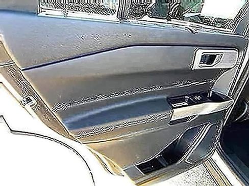 Used 2023 Ford Explorer Limited AWD/4WD image 11