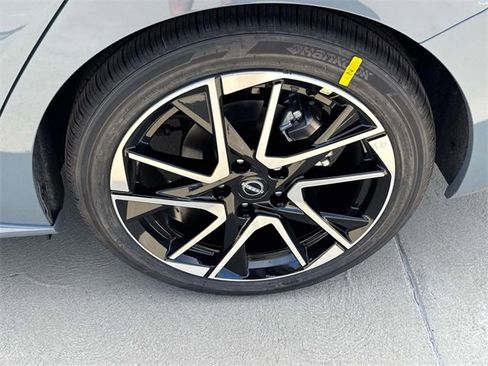 New 2025 Nissan Sentra SR w/ SR Premium Package image 26