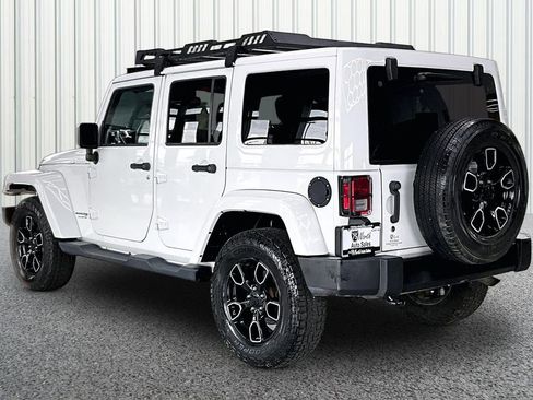 Used 2018 Jeep Wrangler Unlimited Sahara AWD/4WD image 4
