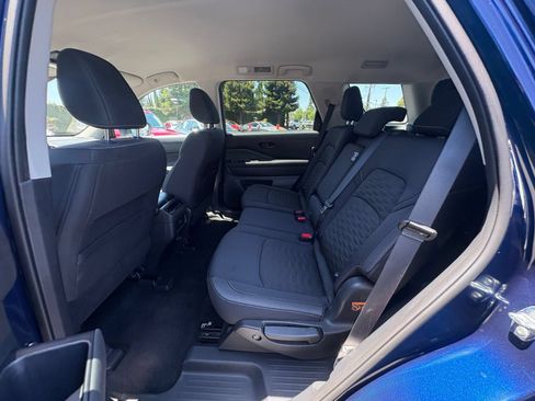 Used 2025 Nissan Pathfinder SV FWD image 28