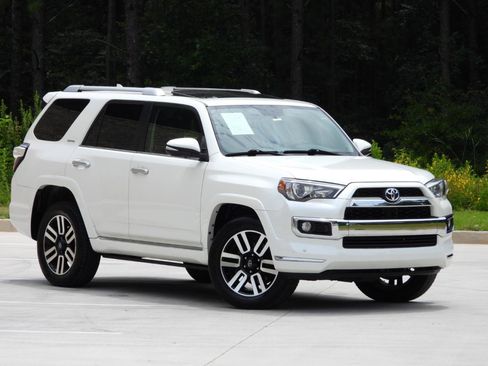 Used 2017 Toyota 4Runner Limited AWD/4WD image 15