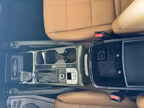 Used 2020 Kia Telluride SX w/ Towing Package FWD image 15