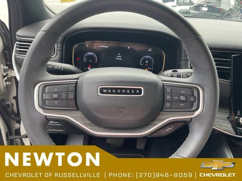 Used 2022 Jeep Wagoneer Series II RWD image 9