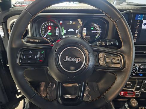 Used 2024 Jeep Wrangler Unlimited AWD/4WD image 9