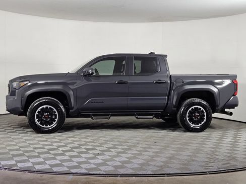 Used 2025 Toyota Tacoma TRD Off-Road AWD/4WD image 3
