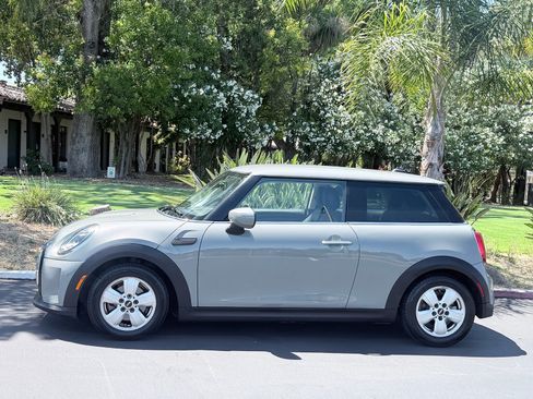 Used 2022 MINI Cooper 2-Door Hardtop FWD image 2