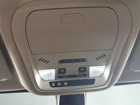 Used 2023 GMC Acadia Denali w/ Denali Ultimate Package AWD/4WD image 18
