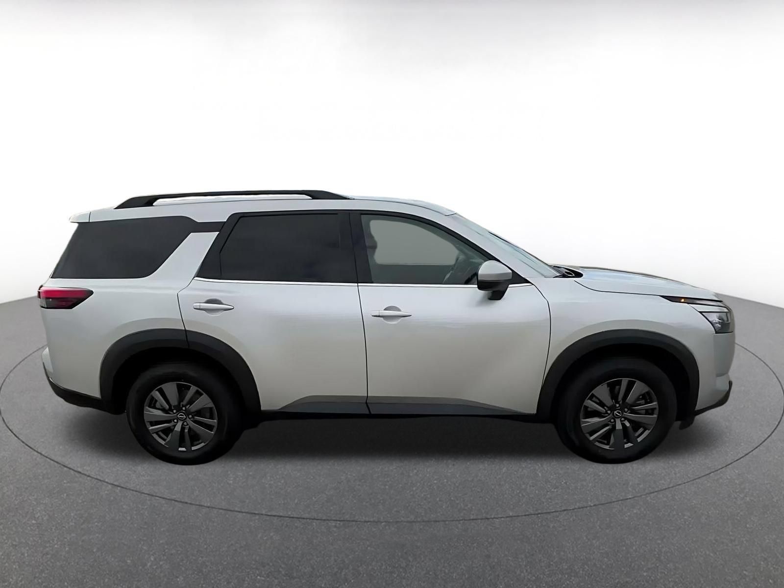 Used 2025 Nissan Pathfinder SV FWD image 15