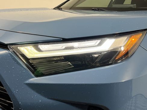 Used 2022 Toyota RAV4 SE w/ Convenience Package AWD/4WD image 12