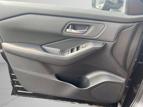 Used 2025 Nissan Rogue SV image 20