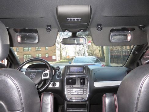 Used 2018 Dodge Grand Caravan GT image 12