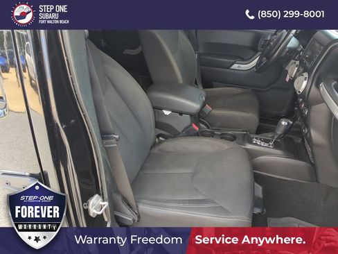 Used 2017 Jeep Wrangler Unlimited Sahara w/ Connectivity Group AWD/4WD image 32