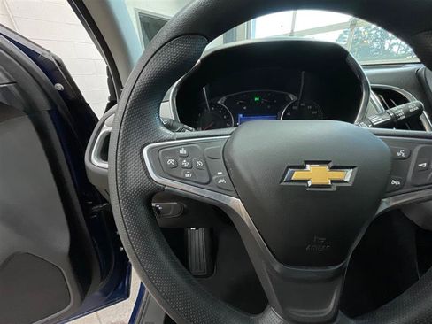 Used 2022 Chevrolet Equinox LT FWD image 19