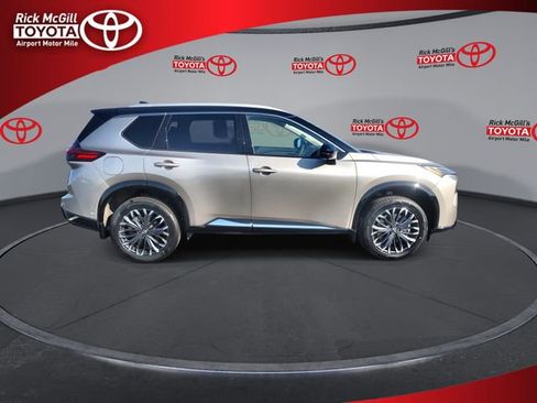 Used 2025 Nissan Rogue Platinum w/ Tech Package AWD/4WD image 9