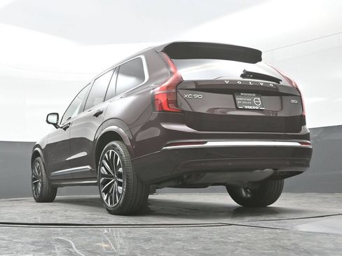 Used 2025 Volvo XC90 B5 Ultra AWD/4WD image 27
