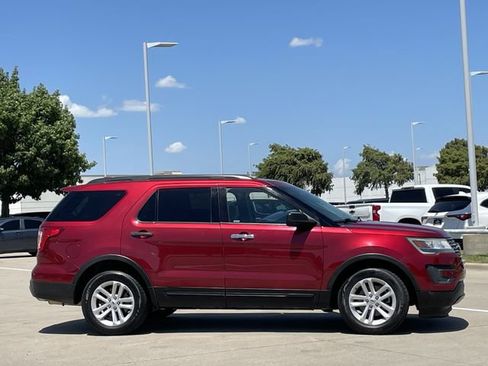 Used 2017 Ford Explorer FWD image 3