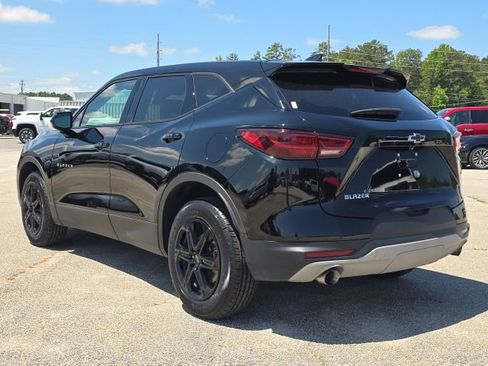Used 2025 Chevrolet Blazer LT FWD image 3