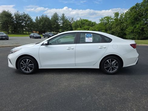 Used 2024 Kia Forte LXS w/ LXS Technology Package FWD image 8