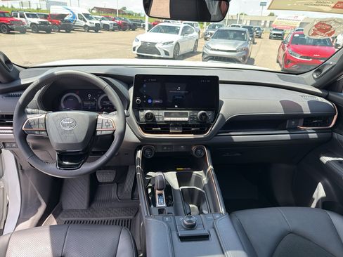 Certified 2026 Toyota Grand Highlander AWD Hybrid image 12