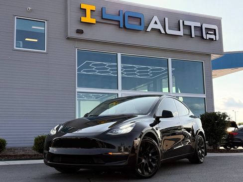 Used 2021 Tesla Model Y Long Range AWD/4WD image 1