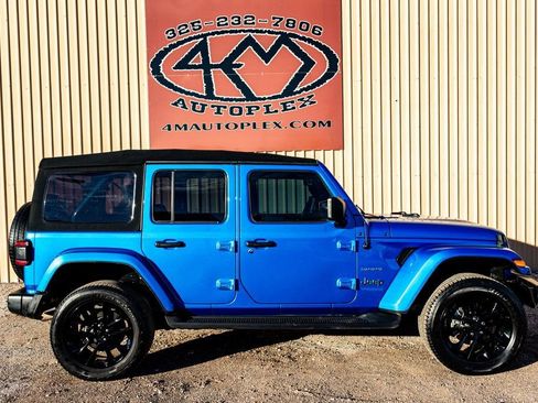 Used 2022 Jeep Wrangler Unlimited Sahara image 2