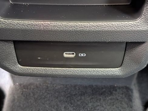 Used 2024 Volkswagen Taos SE w/ Panoramic Sunroof Package FWD image 32