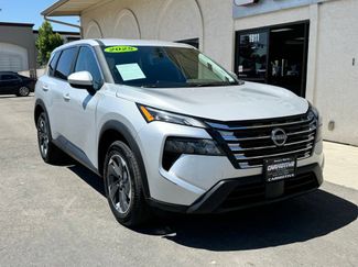 Used 2025 Nissan Rogue SV FWD video 1
