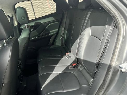 Used 2019 Jaguar F-PACE image 22