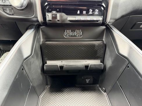 Used 2023 RAM 1500 Laramie AWD/4WD image 18