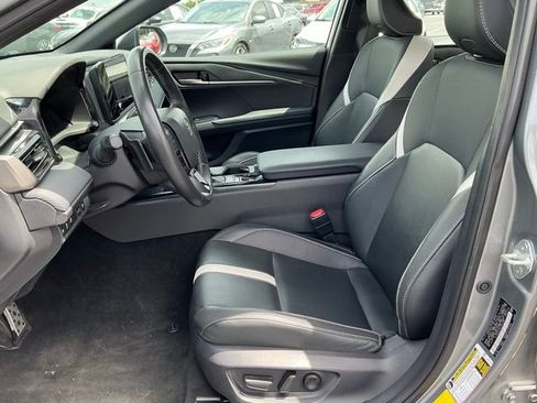 Used 2025 Toyota Camry SE FWD image 13
