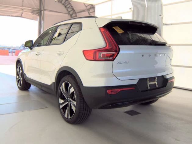 Used 2026 Volvo XC40 B5 Plus AWD/4WD image 3