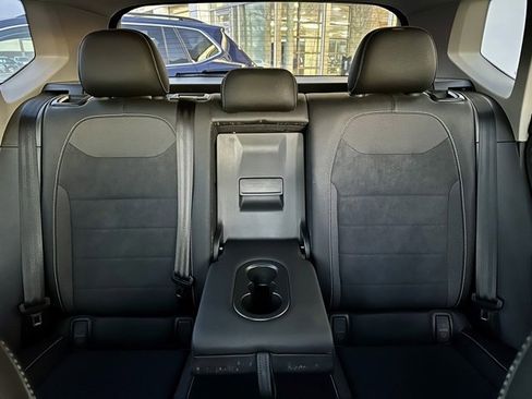 Used 2023 Volkswagen Taos SE w/ Black Wheel Package image 19