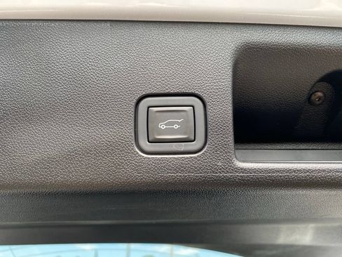 Used 2024 Chevrolet Equinox EV LT AWD/4WD image 23