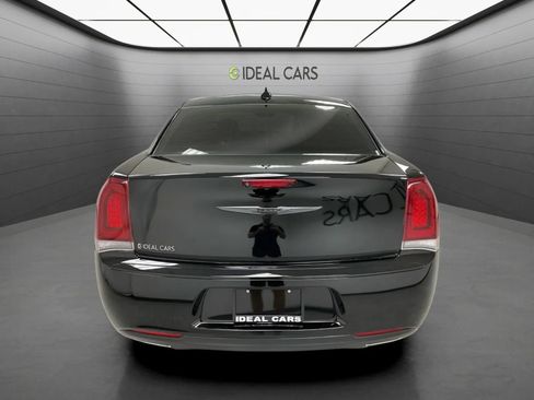 Used 2022 Chrysler 300 Touring w/ Sport Appearance Package RWD image 6
