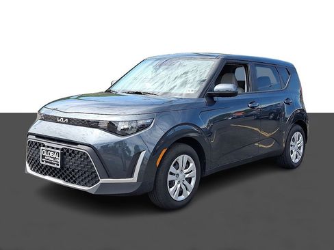 Used 2025 Kia Soul LX FWD image 3