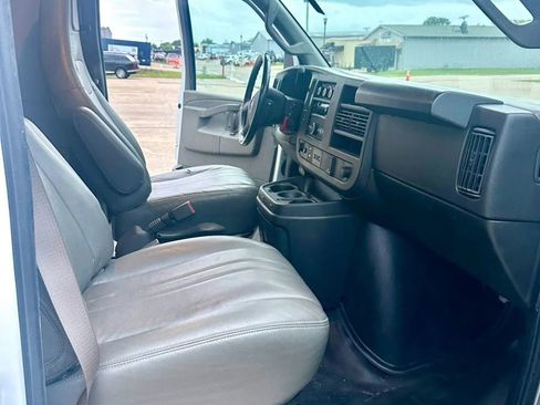 Used 2023 GMC Savana 2500 Extended w/ Driver Convenience Package image 10