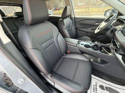 Used 2025 Nissan Rogue SV AWD/4WD image 28