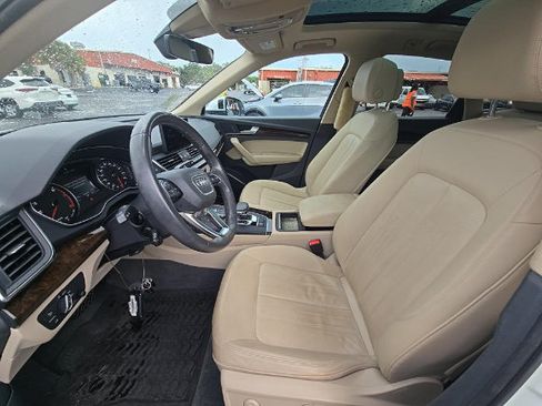 Used 2019 Audi Q5 2.0T Premium w/ Convenience Package AWD/4WD image 3