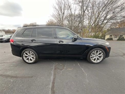 Used 2022 BMW X7 xDrive40i w/ Executive Package image 4