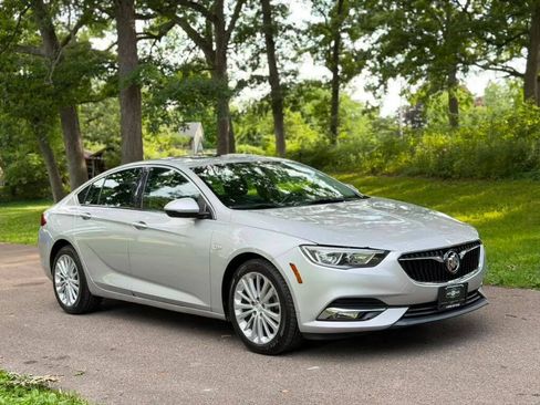 Used 2018 Buick Regal Preferred FWD image 1
