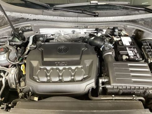 Certified 2024 Volkswagen Tiguan SE R-Line image 8