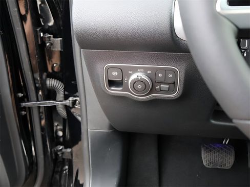 New 2025 Mercedes-Benz GLB 250 4MATIC image 36