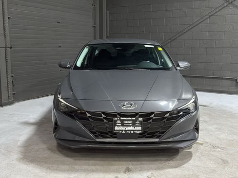 Used 2023 Hyundai Elantra SEL w/ Convenience Package FWD image 2