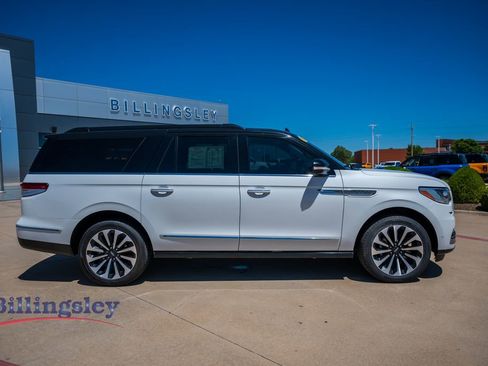 Used 2023 Lincoln Navigator L Reserve AWD/4WD image 8