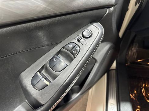 Used 2017 Nissan Maxima 3.5 SL FWD image 33