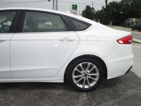 Used 2019 Ford Fusion SE FWD image 5